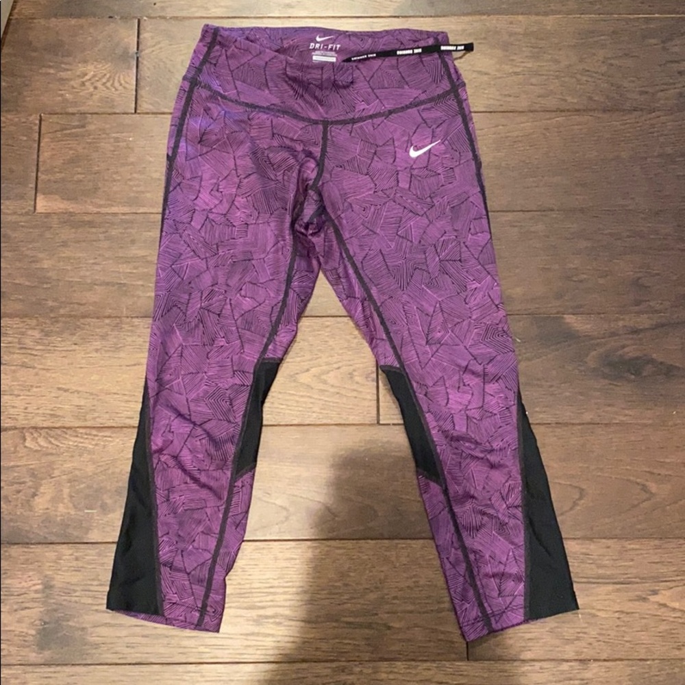 cute nike capris leggings!!